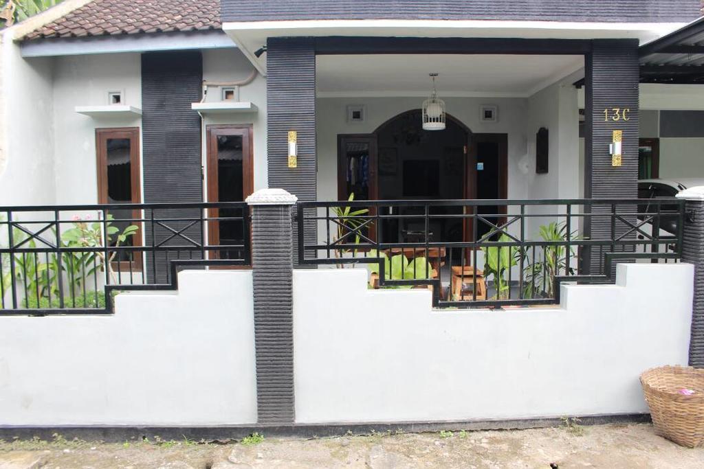 Hotel Renaya Griya à Salakan Extérieur photo