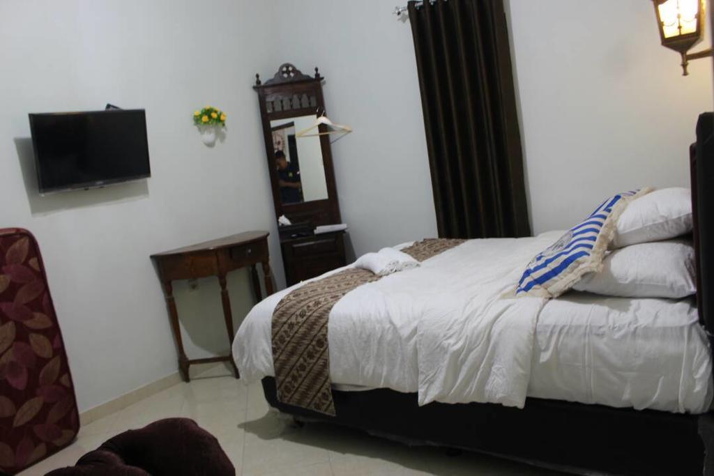 Hotel Renaya Griya à Salakan Extérieur photo