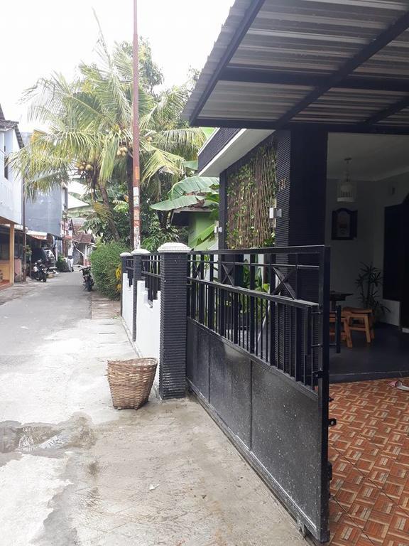 Hotel Renaya Griya à Salakan Extérieur photo