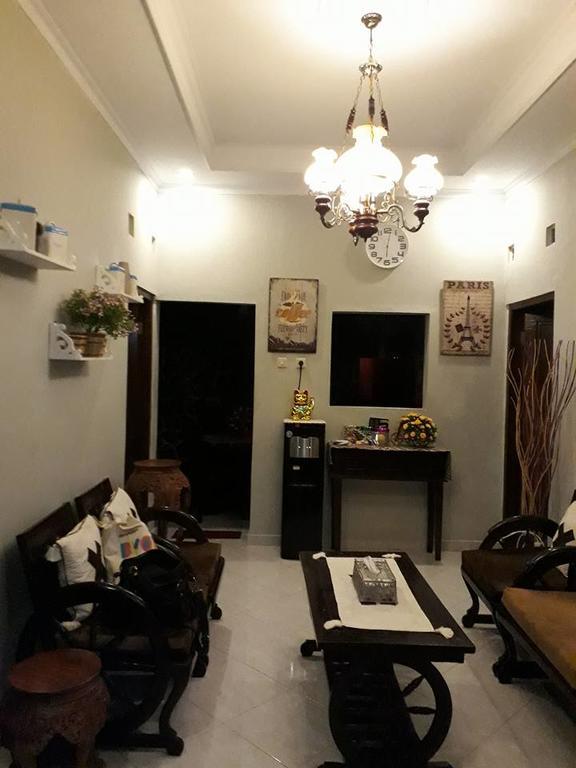 Hotel Renaya Griya à Salakan Extérieur photo