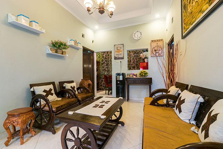 Hotel Renaya Griya à Salakan Extérieur photo